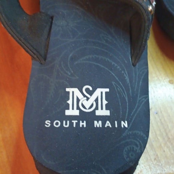 South Main Star Studded Flip Flops Size 8/9 - Picture 5 of 9